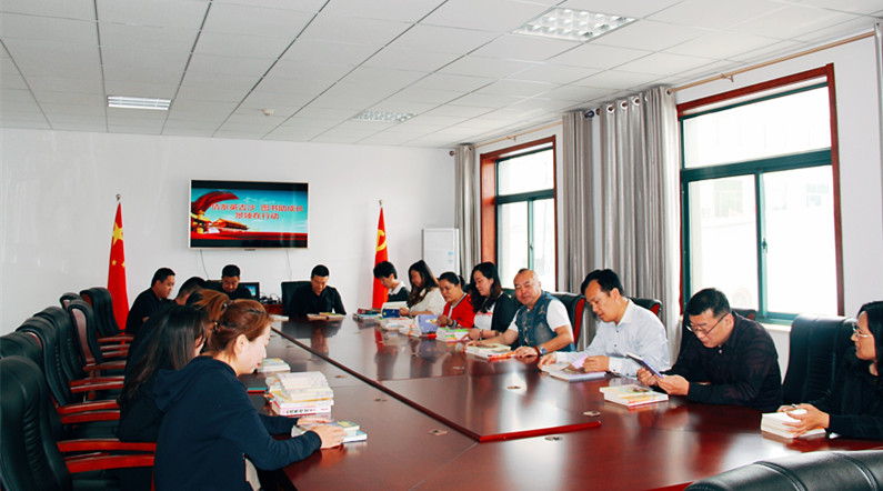 图书捐赠1_副本.jpg 图书捐赠1_副本.jpg