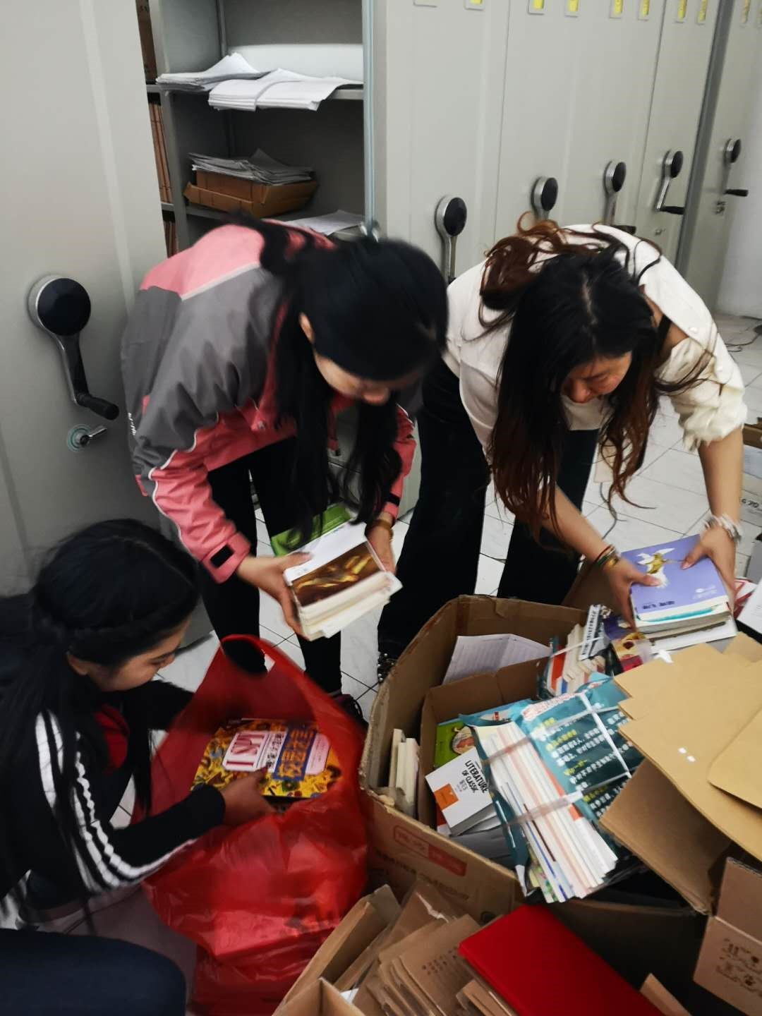 图书捐赠3.jpg 图书捐赠3.jpg